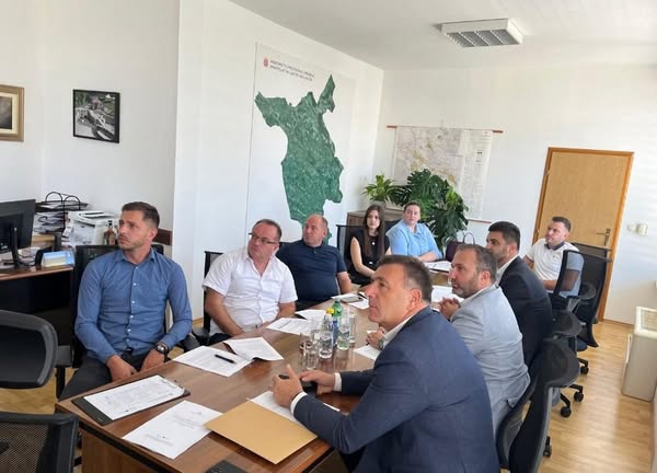 ODRŽAN RADNI SASTANAK NA TEMU IZRADE AKCIJSKOG PLANA ODRŽIVOG TURIZMA ŽUPANIJE ZAPADNOHERCEGOVAČKE ZA RAZDOBLJE 2025. – 2027.